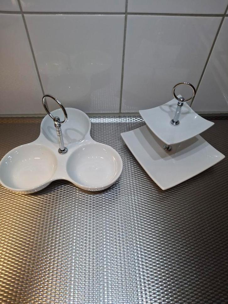 Schaaltje & Etagere - Porselein met Metalen Ring, Huis en Inrichting, Keuken | Servies, Gebruikt, Schaal of Schalen, Effen, Porselein