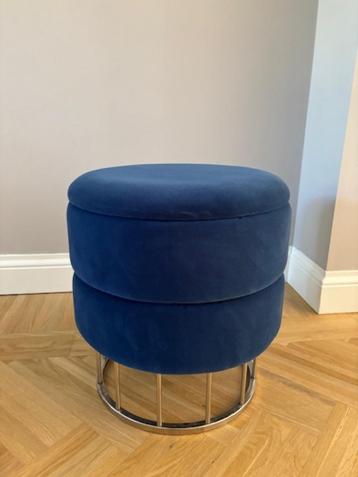 Poef blauw beschikbaar voor biedingen