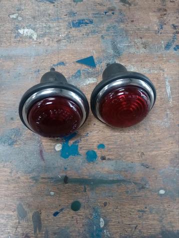 Lucas 488 achterlichten rood en stadslichten wit beschikbaar voor biedingen