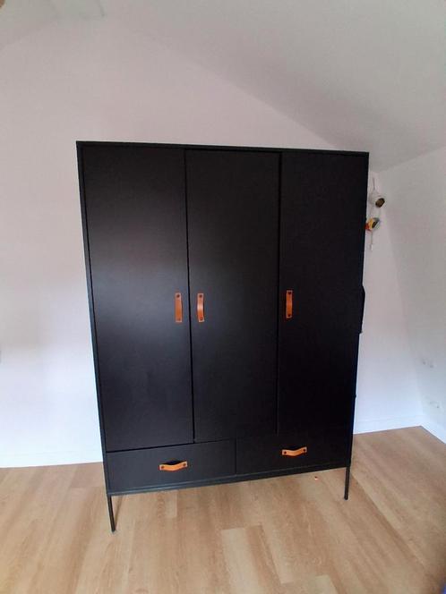 Prachtige kledingkast van Petit Amélie, Huis en Inrichting, Kasten | Kledingkasten, Zo goed als nieuw, 150 tot 200 cm, 25 tot 50 cm