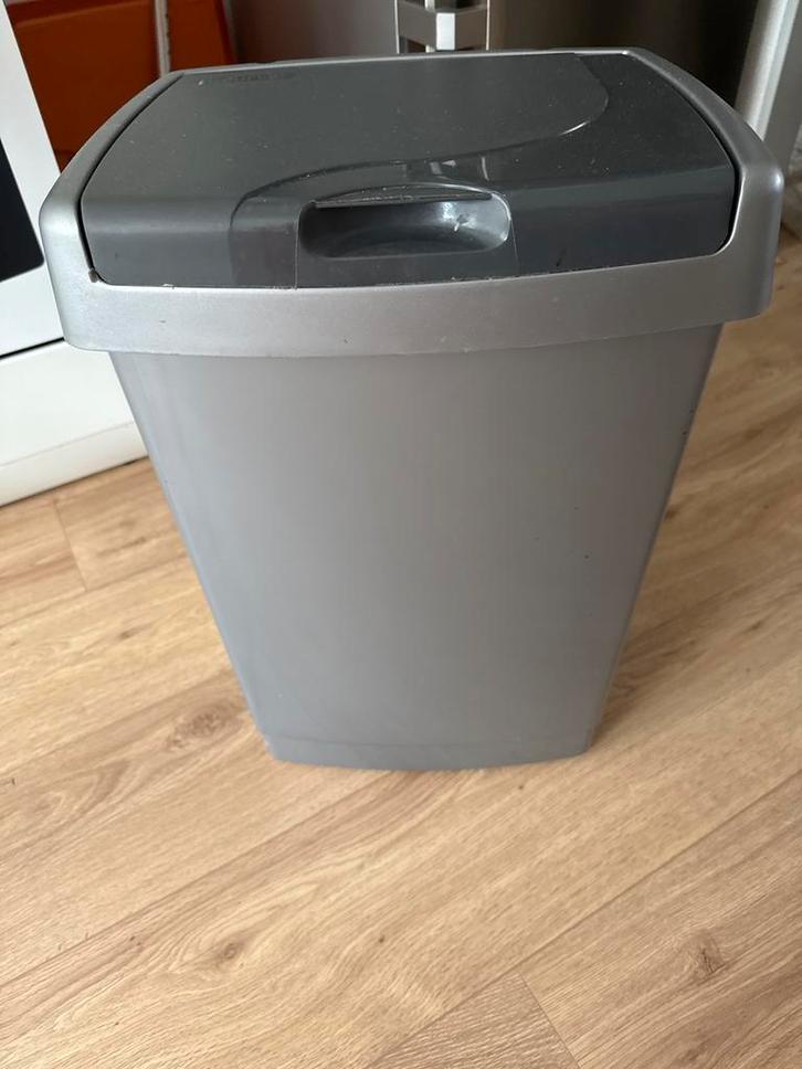 Grijze Curver Afvalemmer met Pedaal, Huis en Inrichting, Woonaccessoires | Prullenbakken, Gebruikt, Kunststof, 50 tot 75 cm, 20 tot 30 liter