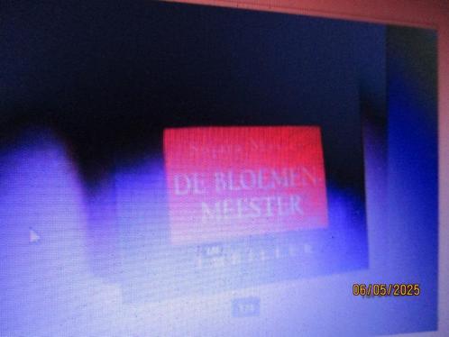 de bloemenmeester Sujata Massey 9789029066471, Boeken, Thrillers, Gelezen, Nederland, Ophalen of Verzenden
