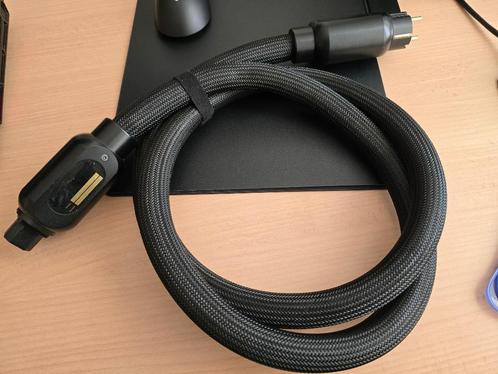 2m stevige afgeschermde audio powercord, Audio, Tv en Foto, Audiokabels en Televisiekabels, Gebruikt, Overige kabels, 2 tot 5 meter