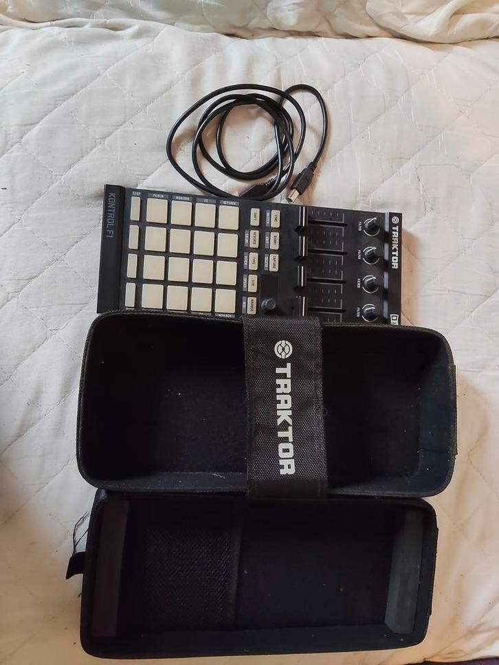TRAKTOR F1 CONTROL, Muziek en Instrumenten, Midi-apparatuur, Zo goed als nieuw, Ophalen