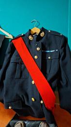 carnavalkostuums officieren, Ophalen, Gedragen