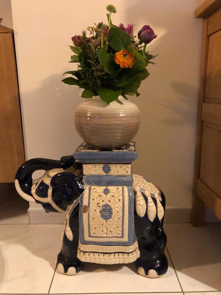 1 vintage plantenstaander, olifant *keramiek* *retro*, Antiek en Kunst, Antiek | Keramiek en Aardewerk, Ophalen of Verzenden