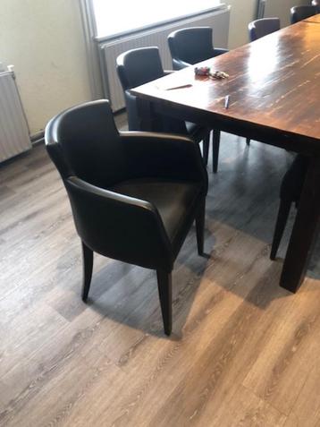 Stoelen beschikbaar voor biedingen