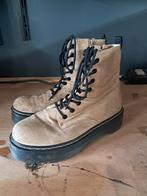 Beige Suède Enkellaarsjes - Dr. Martens Look, Beige, Lage of Enkellaarzen, Ophalen of Verzenden, Dr. Martens look a like