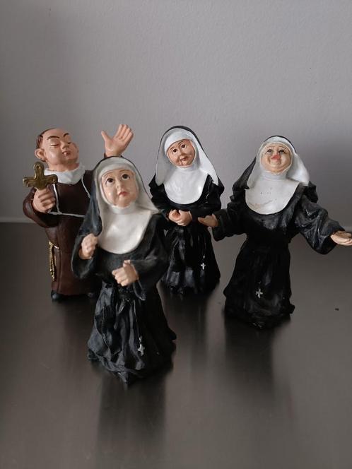 Set van 4 religieuze beeldjes - Monnik en Nonnen, Antiek en Kunst, Antiek | Religie, Ophalen of Verzenden