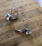 Zilverkleur oorbellen vintage met doorzichtige witte stenen, Verzenden, Wit, Overige materialen