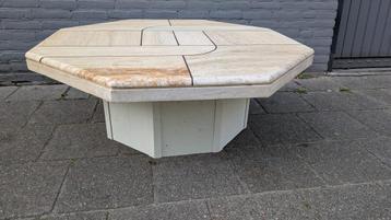 Vintage stenen salontafel travertin achthoek 109cm B 40cm H beschikbaar voor biedingen
