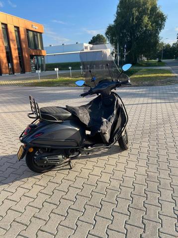 Vespa Sprint 2024 Full Options Champagne beschikbaar voor biedingen
