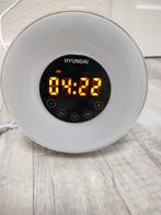 Hyundai wake up light wekker, met kleur en radio functie, Ophalen of Verzenden, Zo goed als nieuw