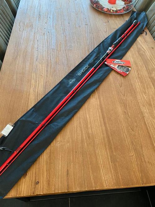 Berkley Shock Red 2.74m 15-45gr Nieuw snoekbaars, Watersport en Boten, Hengelsport | Roofvissen, Nieuw, Overige typen, Ophalen of Verzenden