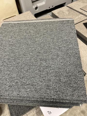 Partij Desso tapijttegels nieuw 50x50cm 7.5m2 grijs #73 beschikbaar voor biedingen