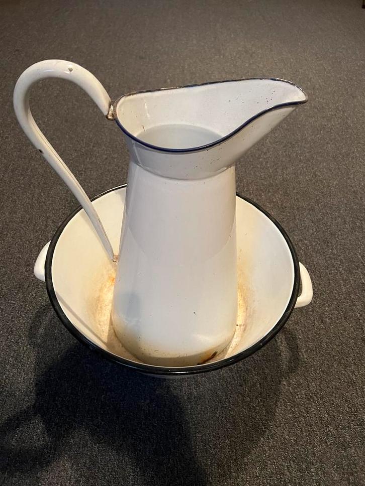 Wit emaille kan en waskom., Antiek en Kunst, Antiek | Emaille, Ophalen of Verzenden