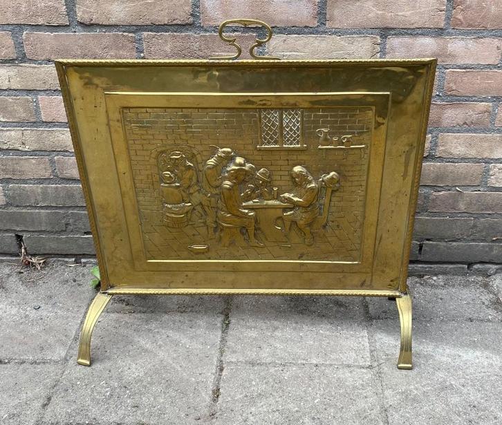 Vintage koperen haardscherm met reliëf van kaartende mannen, Antiek en Kunst, Antiek | Koper en Brons, Koper, Ophalen of Verzenden