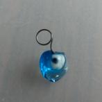 klein blauw bedeltje met oog in hartje - Boho stijl, Sieraden, Tassen en Uiterlijk, Bedels, 1 bedel, Ophalen of Verzenden, Zo goed als nieuw