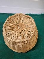 mandje riet rond met hengsels, Huis en Inrichting, Woonaccessoires | Schalen en Manden, Ophalen of Verzenden, 'T Olde Gre-j, Info@toldegrej.nl