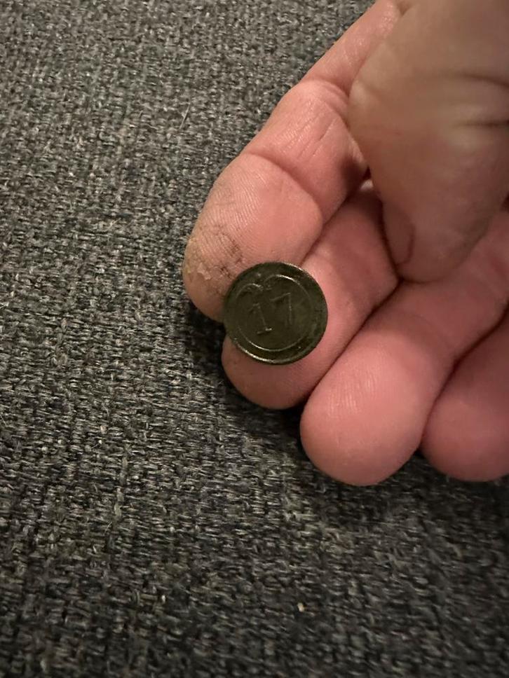 Bodemvondst uniform knoop 17e Regiment d'Infanterie de Ligne, Verzamelen, Militaria | Algemeen, Landmacht, Embleem of Badge, Nederland