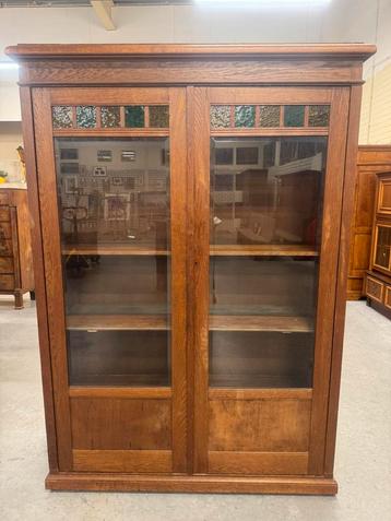 Antieke hoge, grote kledingkast | geweldige ruitjes! beschikbaar voor biedingen