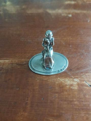 Zilveren miniatuur  beschikbaar voor biedingen