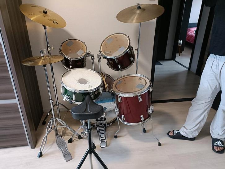 Drumstel en 2 nieuwe bongos en 2 gitaren, Muziek en Instrumenten, Drumstellen en Slagwerk, Gebruikt, Pearl, Ophalen
