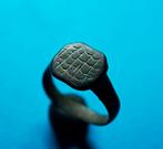 Ring - Middeleeuws - Bodemvondst - F, Ophalen of Verzenden, Brons, Ring
