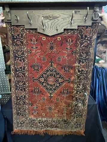 Kapstok met Wandkleed - Uniek Decoratief Item beschikbaar voor biedingen