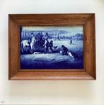 Grote blauwe polychrome tegel in lijst met jachttafereel, Antiek en Kunst, Ophalen of Verzenden