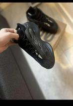 Yeezy boost 700 v3 black, Kleding | Heren, Schoenen, Zwart, Overige typen, Ophalen of Verzenden, Zo goed als nieuw