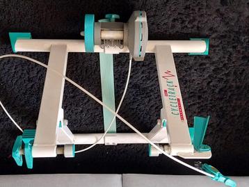 Hometrainer voor racefiets of mountainbike beschikbaar voor biedingen