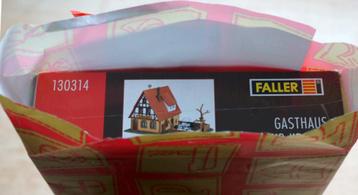 Faller Sinterklaas cadeau Pension 130314 "Zur Krone" H0 beschikbaar voor biedingen