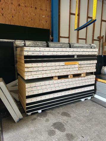 Gelegenheids partij dak en wandpanelen 2400 a 2500mm beschikbaar voor biedingen