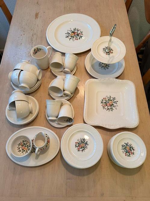 Wedgewood Conway, Huis en Inrichting, Keuken | Servies, Zo goed als nieuw, Kop(pen) en/of Schotel(s), Wedgwood, Aardewerk, Ophalen