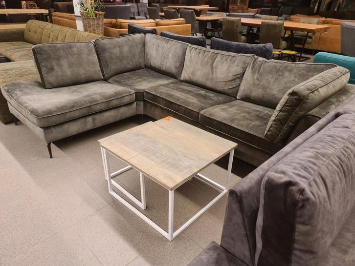 Nieuwe hoekbank adore velvet olijfgroen 265x190cm €775, Huis en Inrichting, Woonaccessoires | Overige, Nieuw, Ophalen