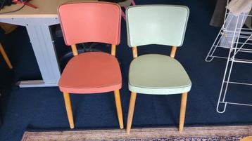 Vintage stoelen  beschikbaar voor biedingen