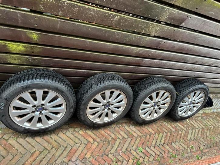 Volvo Cygnus velgen en Goodyear Ultra grip 8 winterbanden, Auto-onderdelen, Overige Auto-onderdelen, Ophalen
