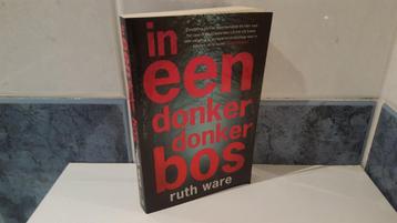 Boek: In een donker donker bos, van Ruth Ware beschikbaar voor biedingen