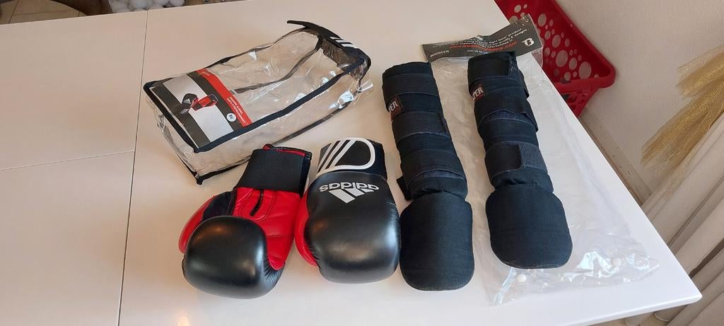 Bokshandschoenen en scheenbeschermers kind, Sport en Fitness, Vechtsporten en Zelfverdediging, Overige, Maat XS of kleiner, Vechtsportbescherming