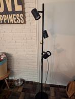 Zwarte lamp met drie spots, Huis en Inrichting, Lampen | Vloerlampen, Ophalen, Gebruikt, Metaal, Modern