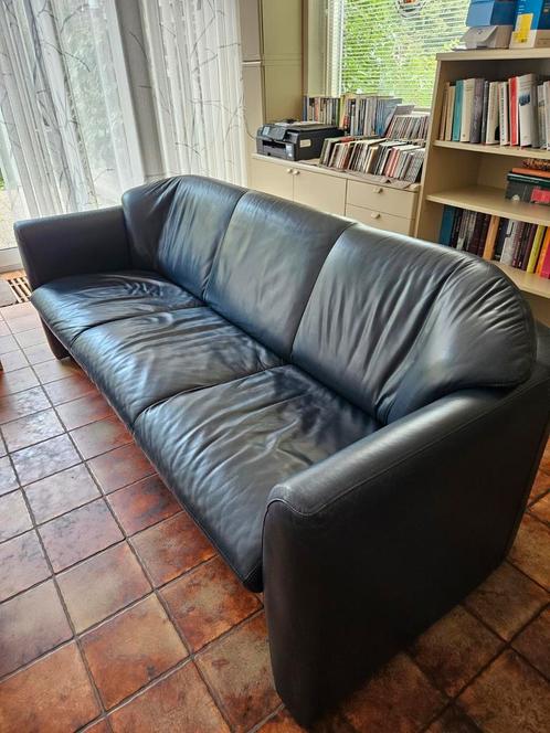 Leolux bank. Donkerblauw leer. Zit heerlijk!, Huis en Inrichting, Banken | Bankstellen, Zo goed als nieuw, Tweepersoons, 150 tot 200 cm