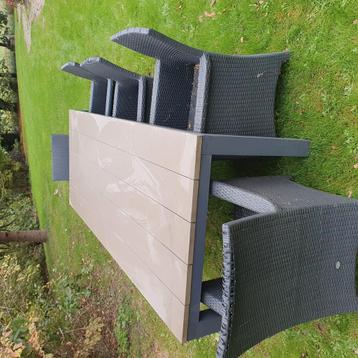 Aluminium tuintafel van Bois le duc  met 5 stoelen.  beschikbaar voor biedingen