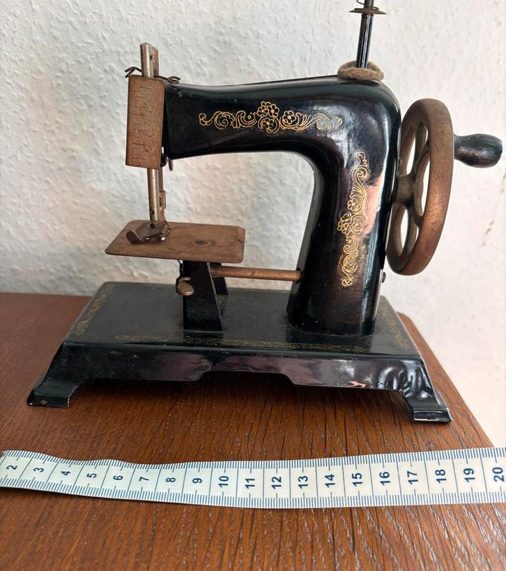 Antiek Naaimachientje van Müller, Antiek en Kunst, Antiek | Naaimachines, Ophalen of Verzenden