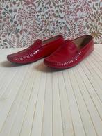 Rode loafers van Tod's maat 38, Kleding | Dames, Instappers, Ophalen of Verzenden, Zo goed als nieuw, Tod’s