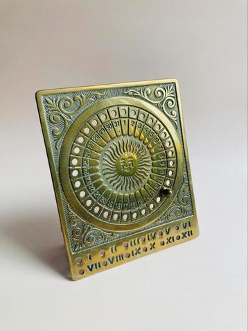 Vintage messing zonnekalender eeuwig durende kalender beschikbaar voor biedingen