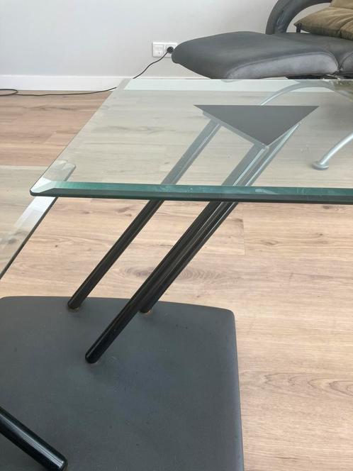 Design salontafel gehard glas, zwarte voet van gietijzer, Huis en Inrichting, Tafels | Salontafels, Gebruikt, Minder dan 50 cm