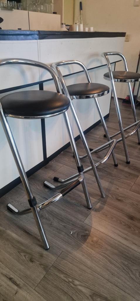3 Zwarte Barkrukken met Metalen Frame, Huis en Inrichting, Barkrukken, Gebruikt, 60 tot 90 cm, Kunststof, Metaal, 3 krukken, Met voetsteun