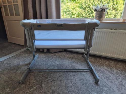 Chicco next2me Magic Evo taupe, Kinderen en Baby's, Kinderkamer | Bedden, Zo goed als nieuw, Minder dan 140 cm, 70 tot 85 cm, Matras
