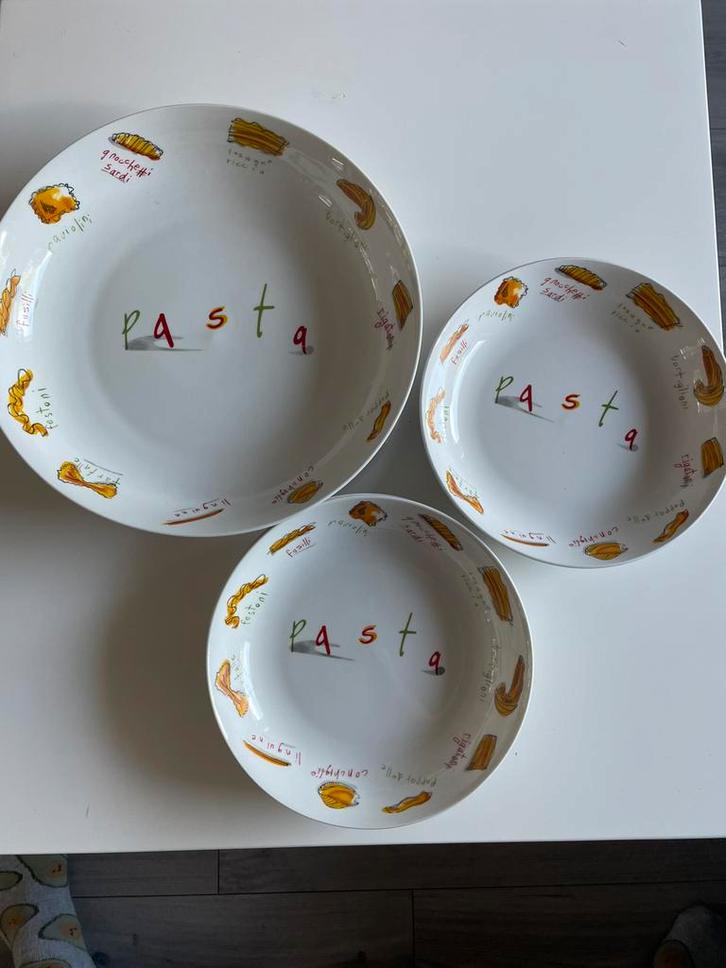 Leuke pasta borden, ongebruikt., Huis en Inrichting, Keuken | Servies, Nieuw, Bord(en), Overige stijlen, Ophalen